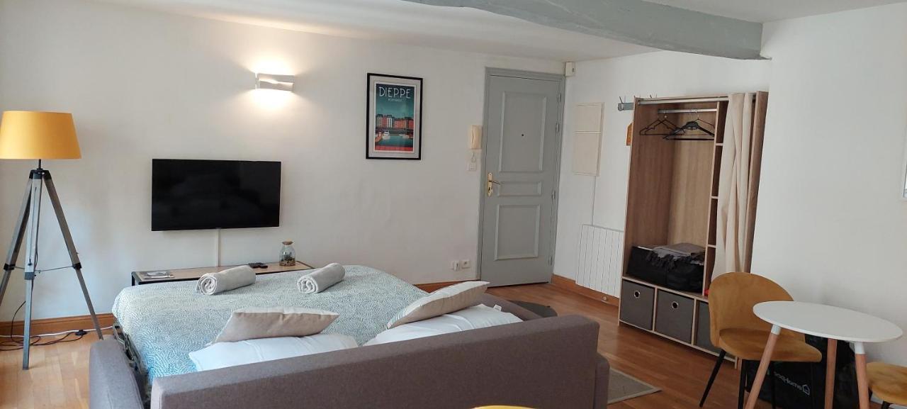 Appartement Beau studio cosy calme en face du port sur le quai à Dieppe Extérieur photo