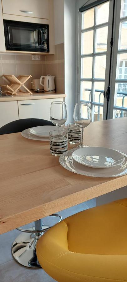 Appartement Beau studio cosy calme en face du port sur le quai à Dieppe Extérieur photo
